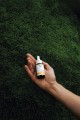 _Hydrating_Serum_Plus_30ml_DE-GB_IT-NL_Natur_Moos_Hand_-_0834.jpg