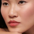 Make-Up Anwendung Look 4 Lipstick 26 Hibiscus - 3982 Webshop_master.jpg