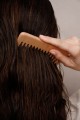 Haaröl Anwendung Model Weiblich Dunkelhaarig - 2 (WALA UK)_dic_master.jpg